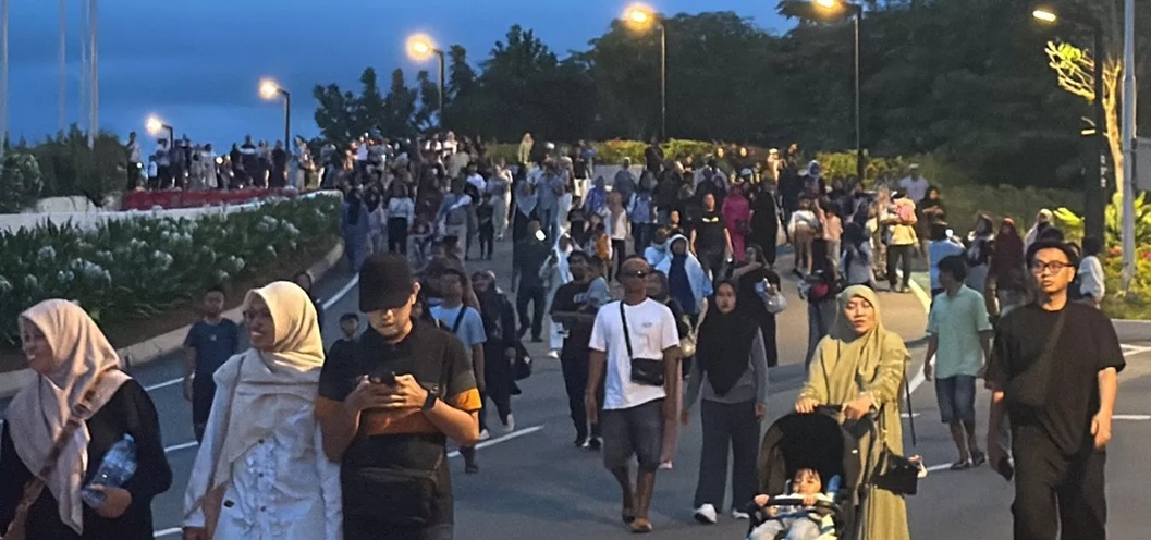 Warga berkunjung ke IKN.