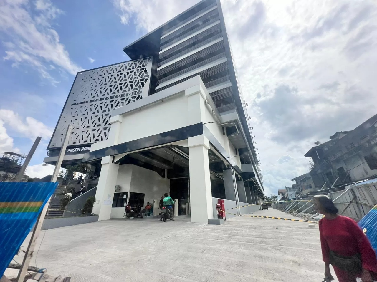 Gedung Pasar Pagi yang baru memiliki ruang parkir yang lebih sempit dari sebelumnya. (MELI/SAPOS)