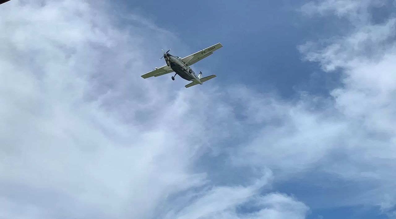 Ilustrasi penerbangan ke pedalaman.