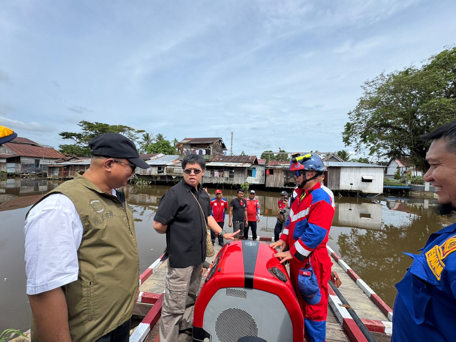 Wakil Bupati Kukar, Rendi Solihin meninjau hydrant kering di Tenggarong (Elmo/Prokal.co)