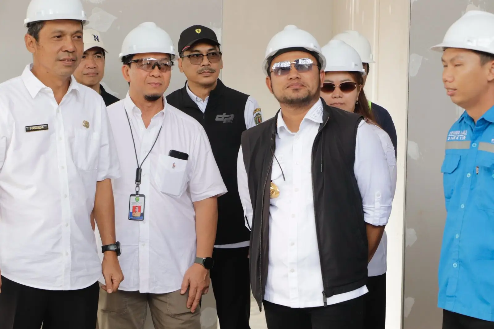 Rudy saat melihat pembangunan bandara Ujoh Bilang.