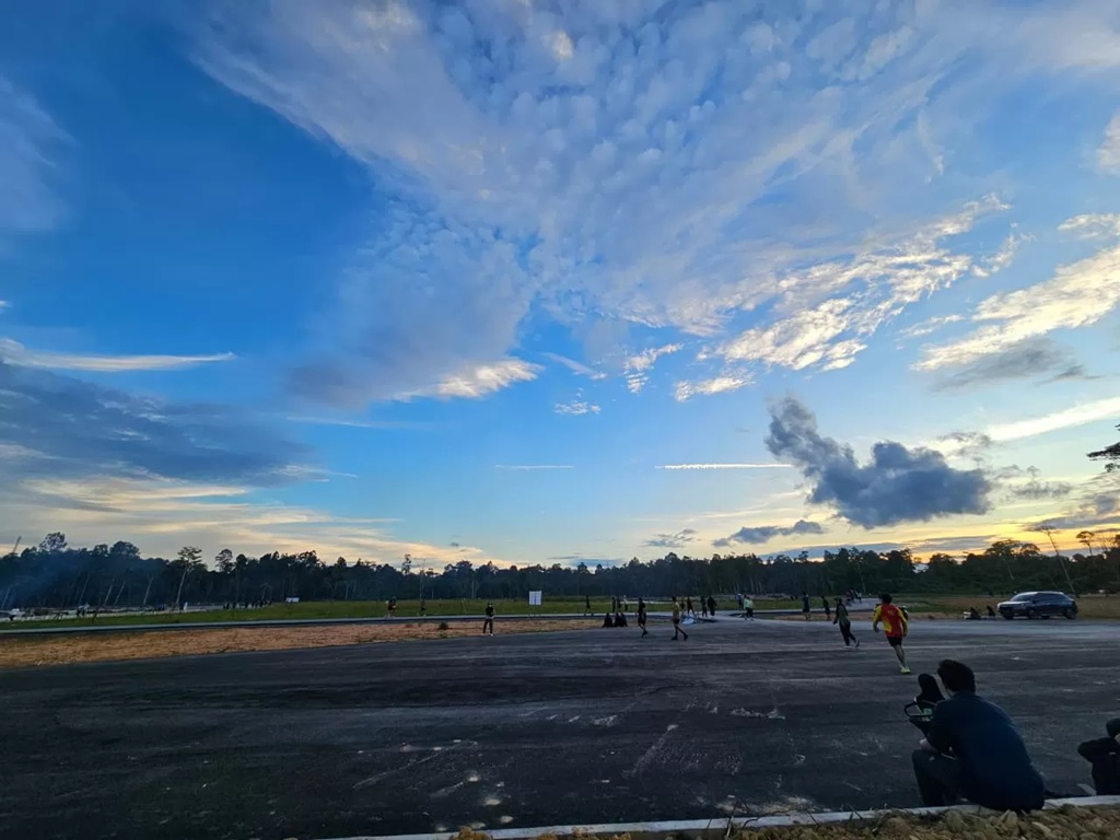 BELUM DITERAPKAN: Tampak aktivitas warga di Kebun Raya Bundayati, Bulungan. (RADAR TARAKAN)
