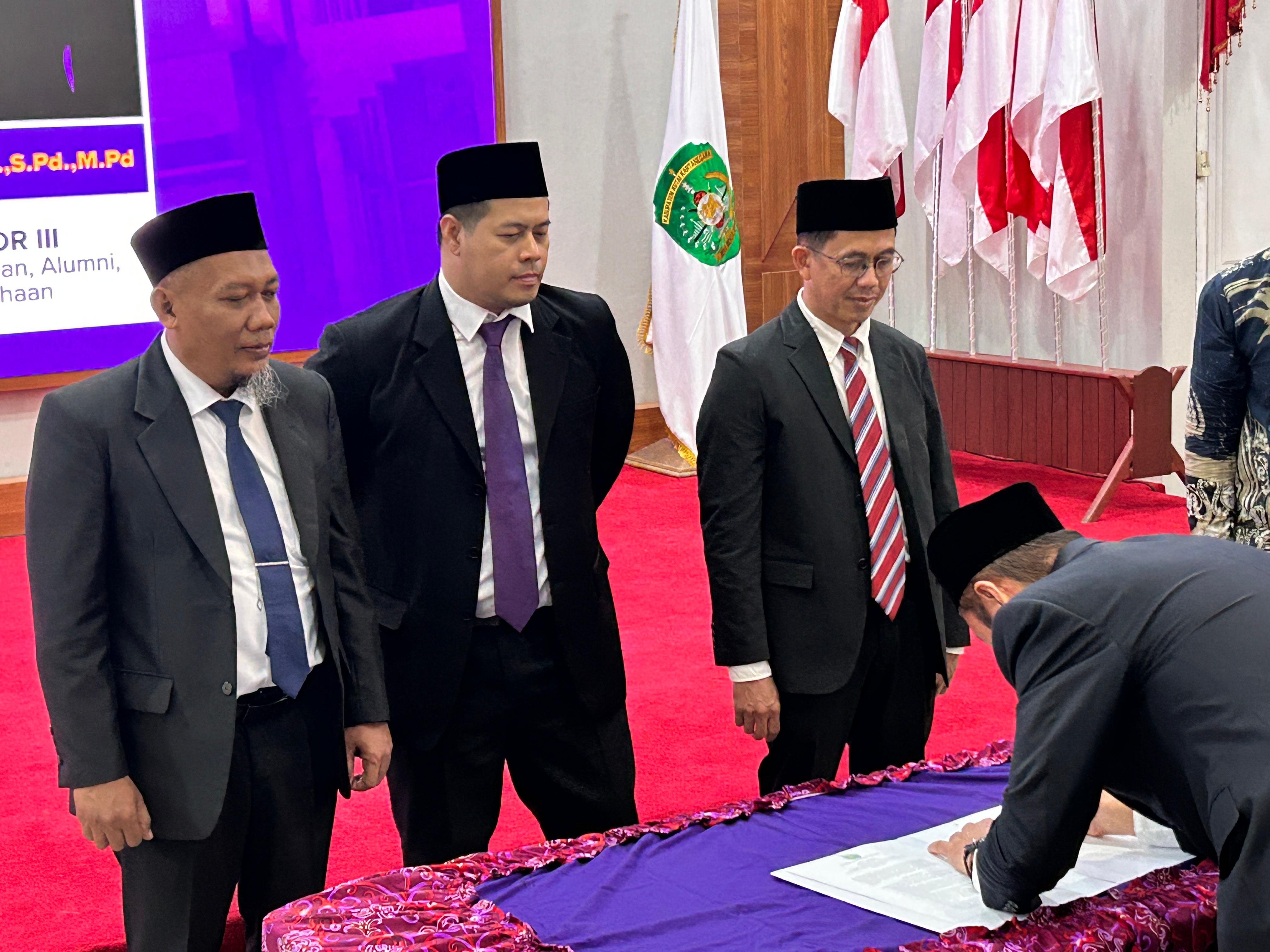 Pelantikan Prof Ince Raden sebagai Rektor Unikarta 2025-2029 (Elmo/Prokal.co)