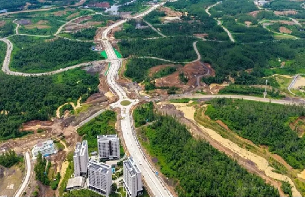 Pemerintah Provinsi Kalimantan Timur memastikan pembangunan jalan Bongan&ndash;Sotek dimulai pada 2027. Ruas ini menjadi jalur pintas strategis menuju IKN.