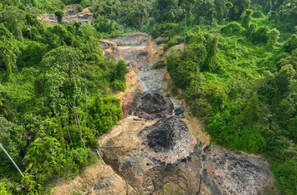 Foto kerusakan di bekas lokasi tambang ilegal di Bukit Tengkorak, Taman Hutan Raya Bukit Soeharto, Kukar yang masuk kawasan IKN. (OIKN)