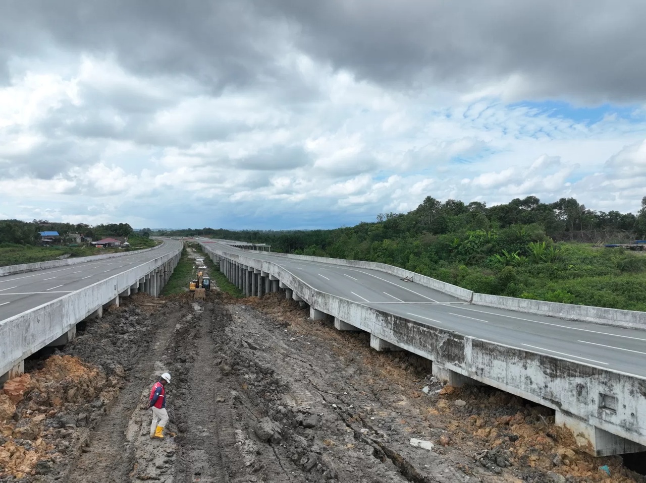 ANTISIPASI: Kondisi penurunan struktur slab on pile di Seksi 3A2 Segmen Karangjoang&ndash;KKT Kariangau, ruas Tol IKN, kerusakan dipicu pergeseran tanah akibat hujan ekstrem dan saat ini ditangani.