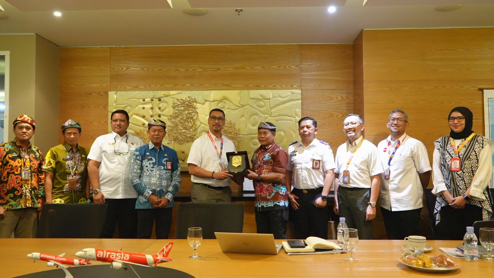 Pertemuan Pemprov Kaltara dengan maskapai Air Asia.