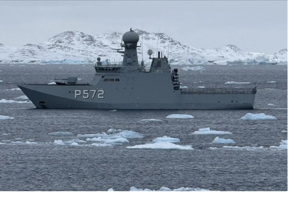 Ilustrasi kapal perang Denmark patroli di perairan Greenland. (Anadolu/py)
