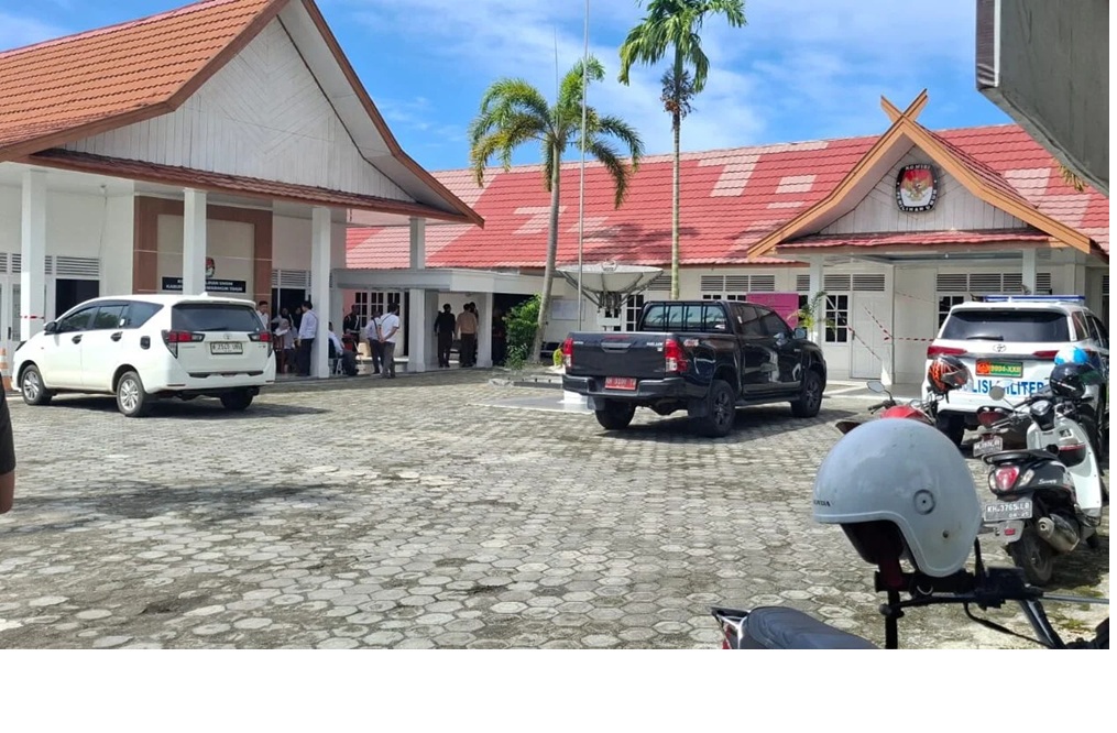 Kantor Komisi Pemilihan Umum (KPU) Kabupaten Kotawaringin Timur (Kotim) digeledah penyidik Kejaksaan Tinggi (Kejati) Kalimantan Tengah, Senin (12/1/2026) pagi.
