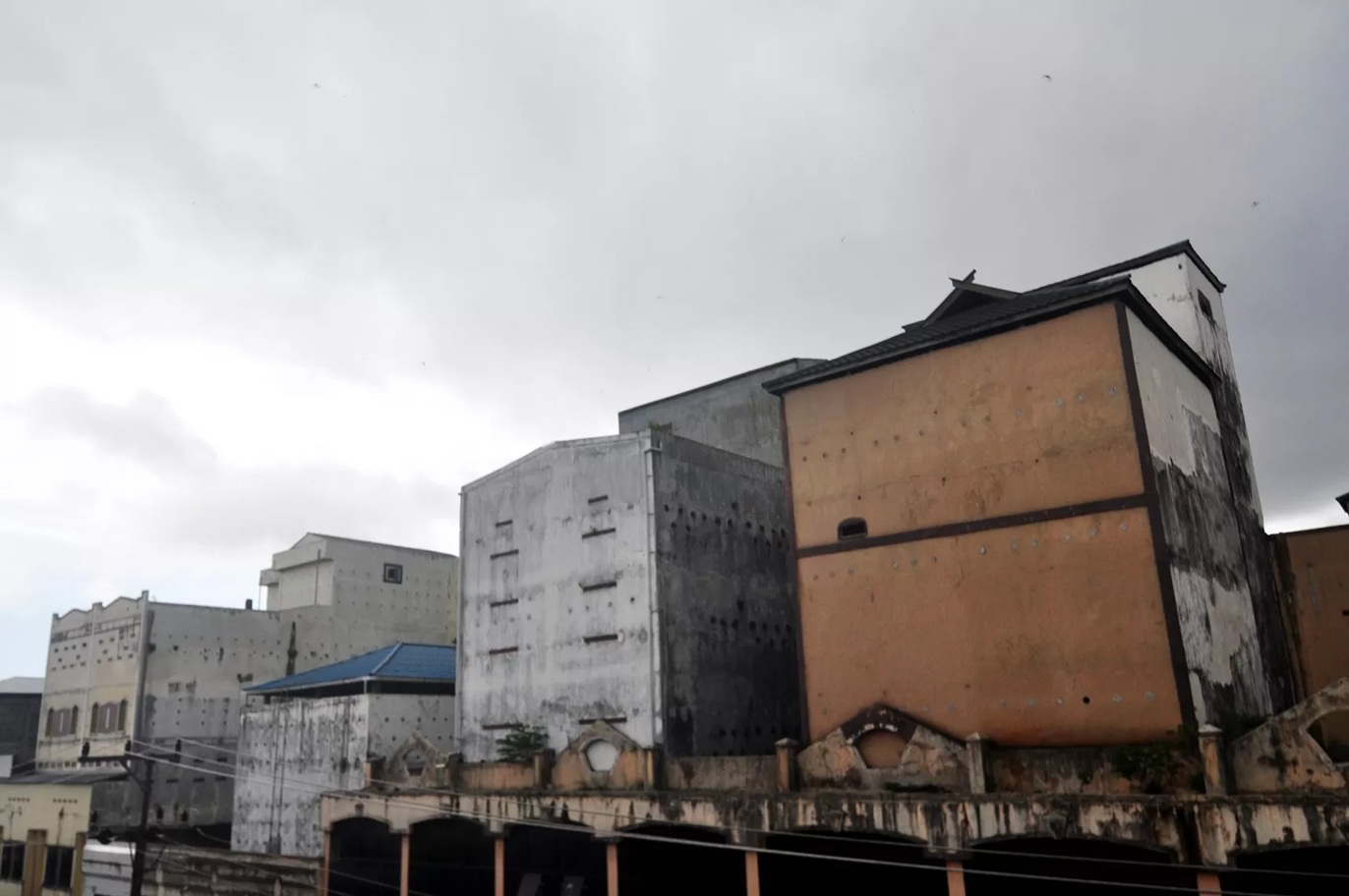 Deretan Bangunan sarang burung walet di salah satu sudut Kota Sampit (dok.Radar Sampit)