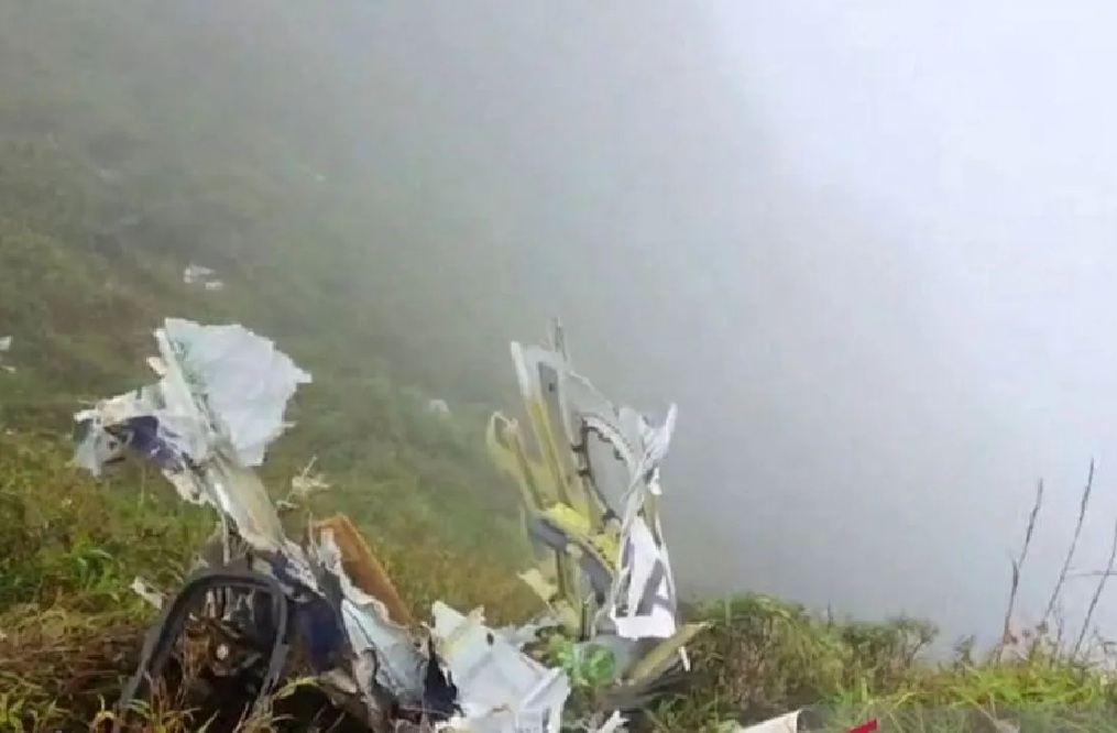 Diduga serpihan badan Pesawat ATR 42-500 yang sebelumnya dilaporkan hilang kontak ditemukan di puncak Bukit Bulusarung, Kabupaten Maros, Sulawesi Selatan.