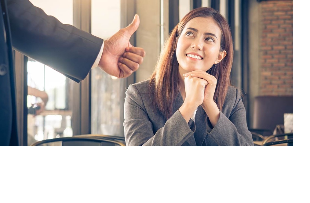 Ilustrasi pekerja wanita dan bosnya.