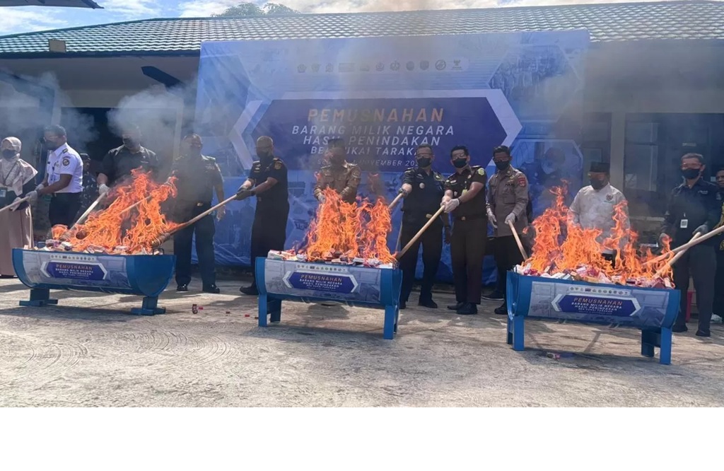 PENINDAKAN : Barang bukti hasil penindakan selama tahun 2025 yang dimusnahkan Bea Cukai Tarakan. (ELIAZAR/RADAR TARAKAN)