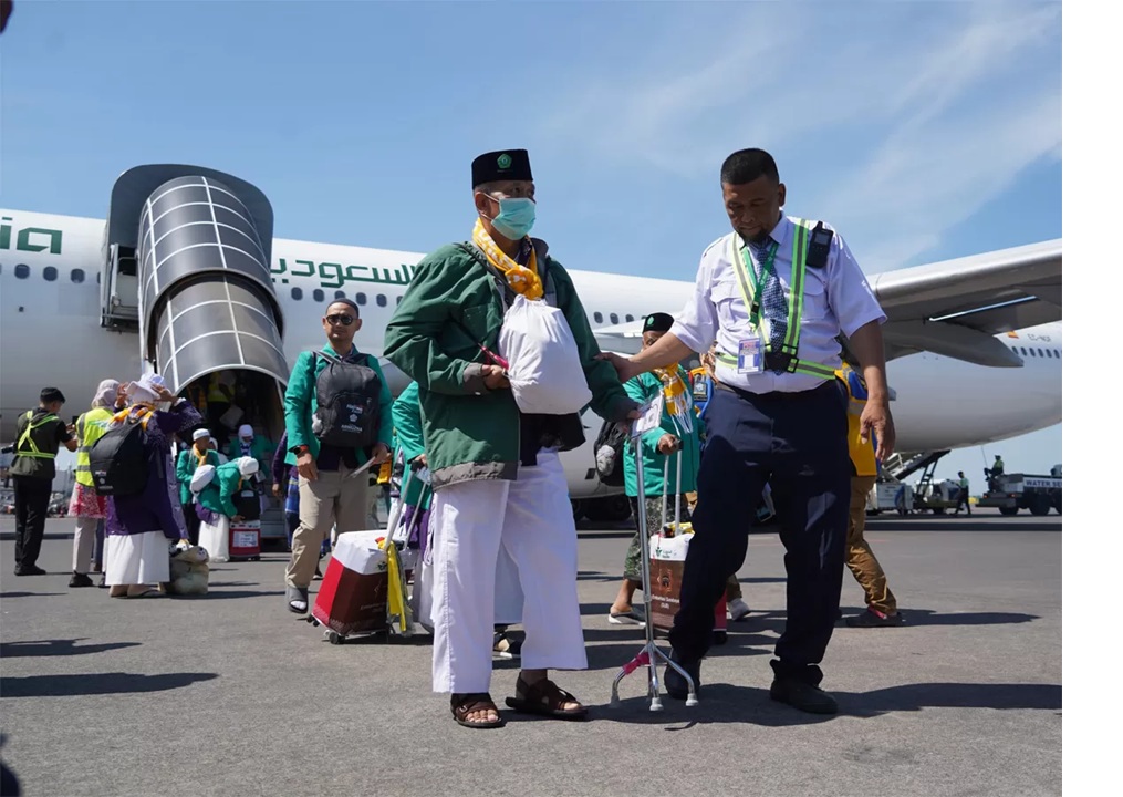 Ilustrasi jamaah haji Debarkasi Surabaya ketika tiba di Bandara International Juanda. (Dokumentasi PPIH Debarkasi Surabaya)