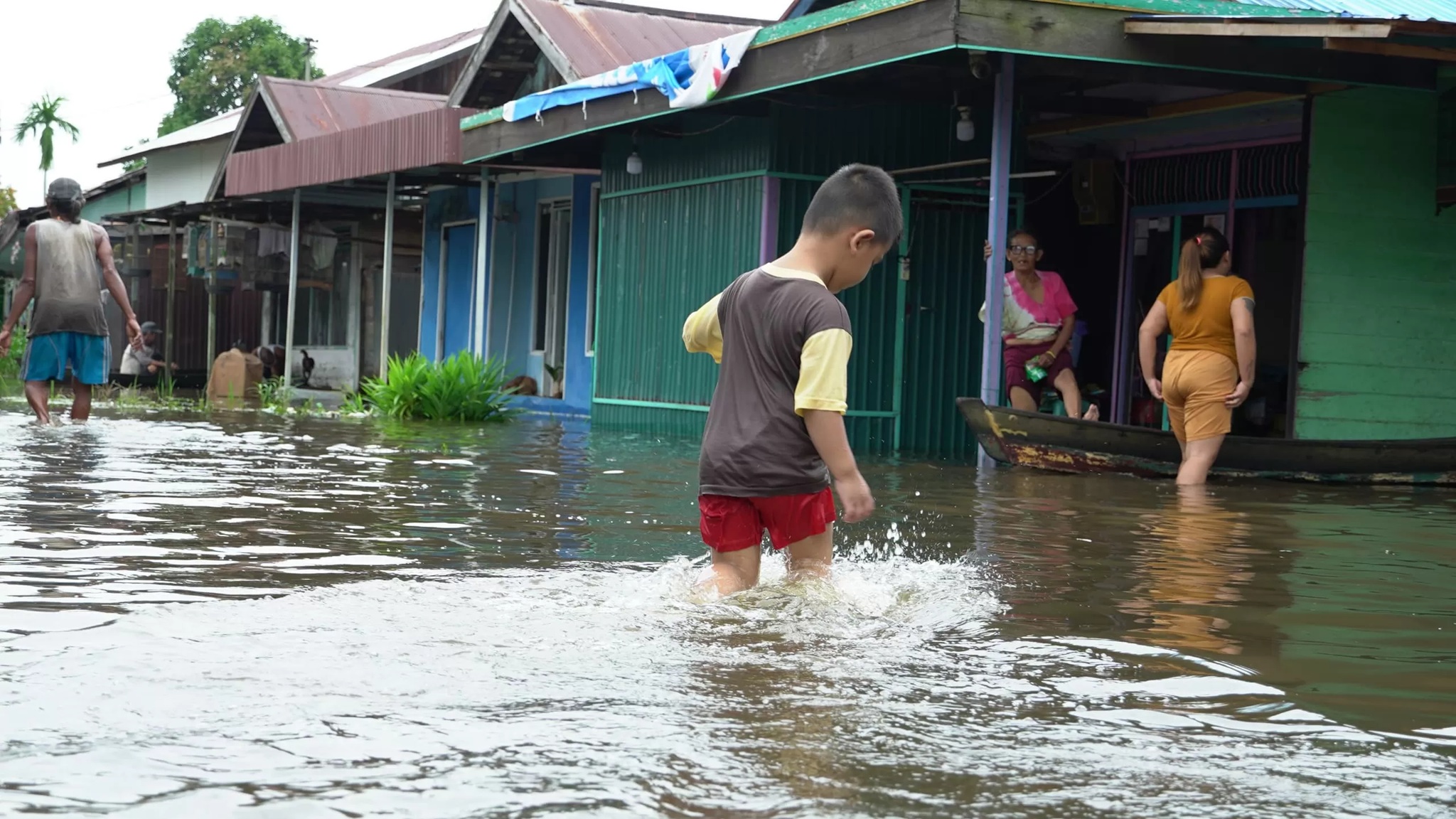 Banjir rob yang menggenangi pemukiman Warga Kelurahan Kertak Hanyar, Banjarmasin beberapa waktu lalu (FADLAN ZAKIRI/RADAR BANJARMASIN)