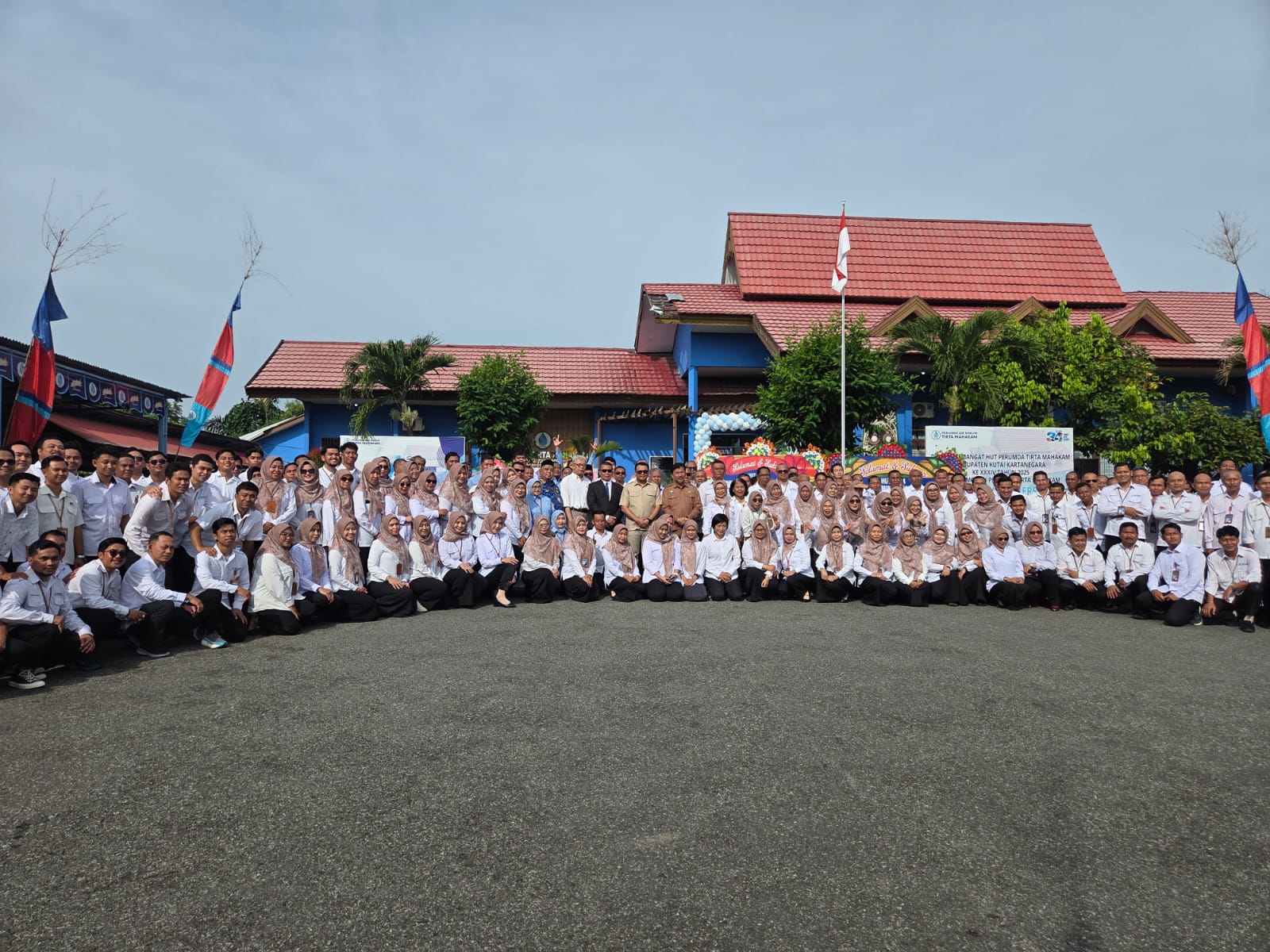 Peringatan HUT ke-34 Perumda Tirta Mahakam yang dihadiri Bupati Kukar Aulia Rahman Basri (Elmo/Prokal.co)