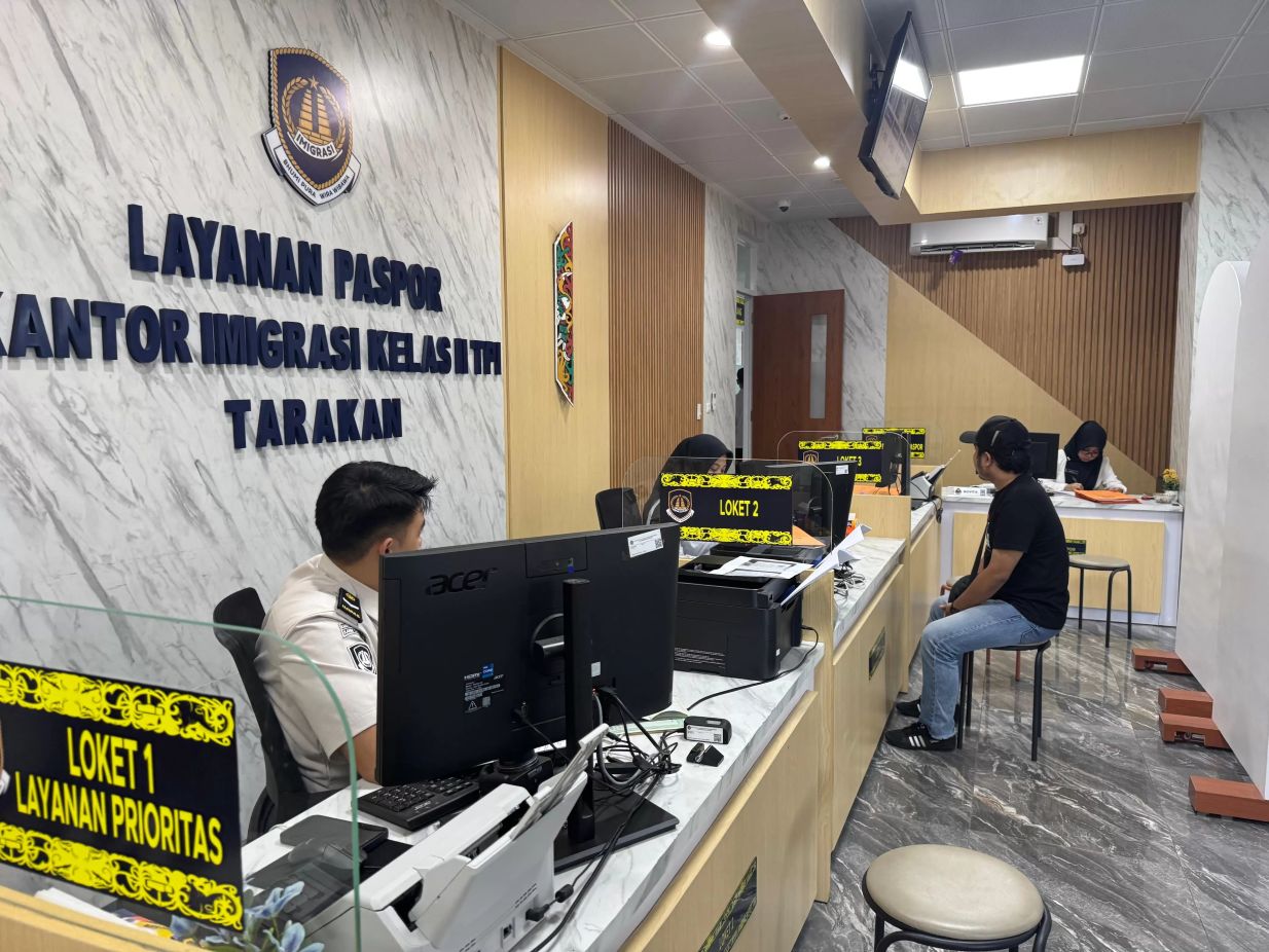 LAYANAN PASPOR: Pemohon paspor di Tarakan mayoritas bepergian ke Malaysia. (SEPTIAN ASMADI/HRK)