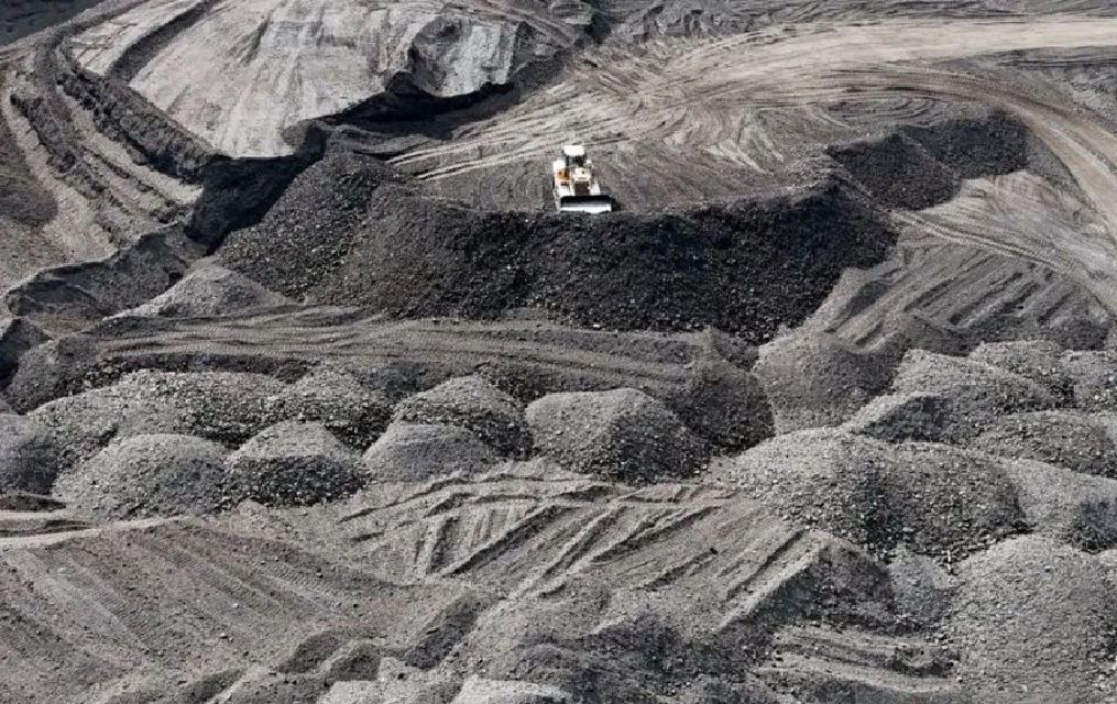 Tempat penampungan (stockpile) batu bara kawasan pantai Desa Peunaga Cut Ujong, Kecamatan Meureubo, Aceh Barat. (ANTARA)
