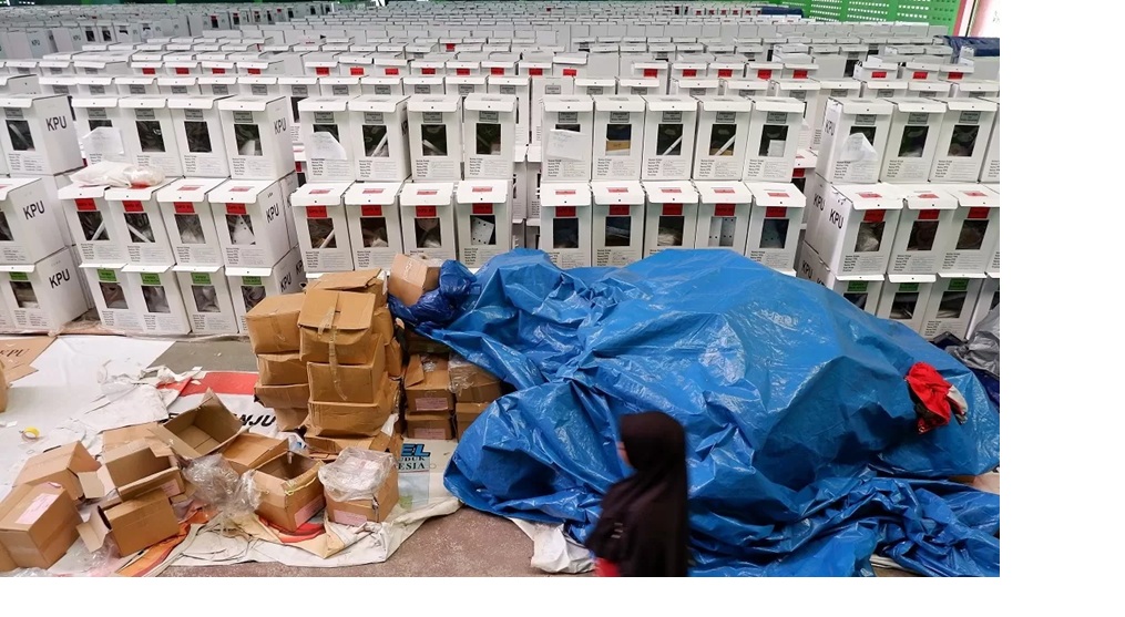 Susunan kotak suara untuk keperluan Pemilu di Kotim beberapa waktu lalu, yang disimpan di gedung Indoor, Stadion 29 November Sampit. (dok.radarsampit)