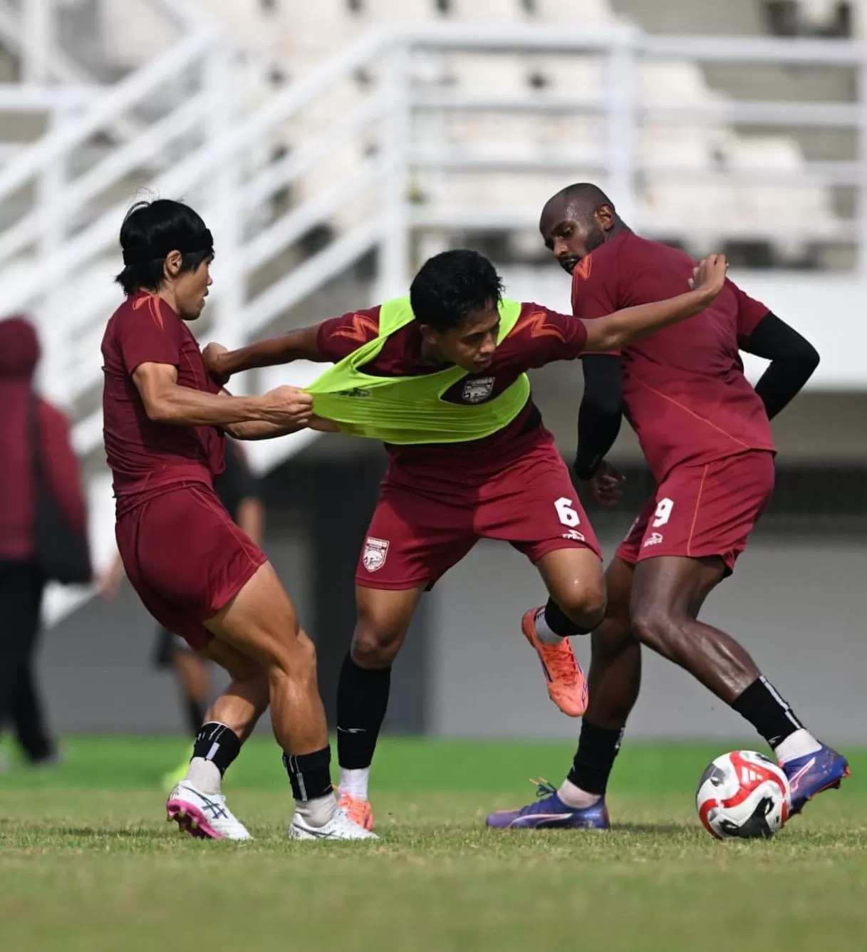 Borneo FC memberikan kesempatan kepada pemainnya untuk menambah jam terbang, dengan meminjamkannya ke tim lain.