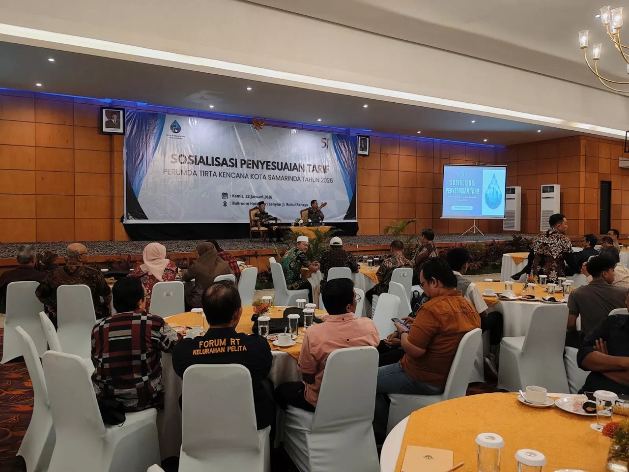 Perumda Tirta Kencana Samarinda melakukan sosialisasi berkenaan penyesuaian tarif air untuk tahun 2026. Penyesuaian tarif itu dijelaskan langsung Direktur Perumda, H Nor Wahid Hasyim.