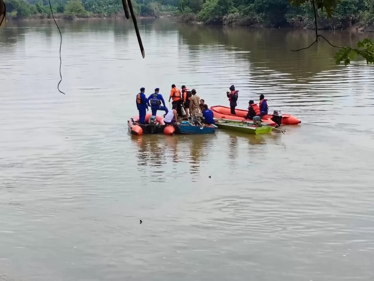 Tim SAR gabungan melakukan pencarian korban kecelakaan air di Sungai Telen, Kecamatan Telen, Kutai Timur.