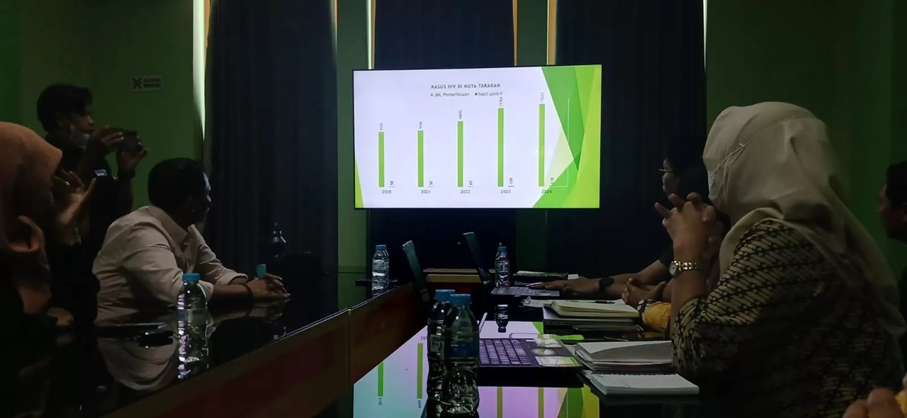 MEMAPARKAN: Dinkes Tarakan memaparkan data HIV/AIDS di Tarakan. (AGUS DIAN ZAKARIA/RADAR TARAKAN)