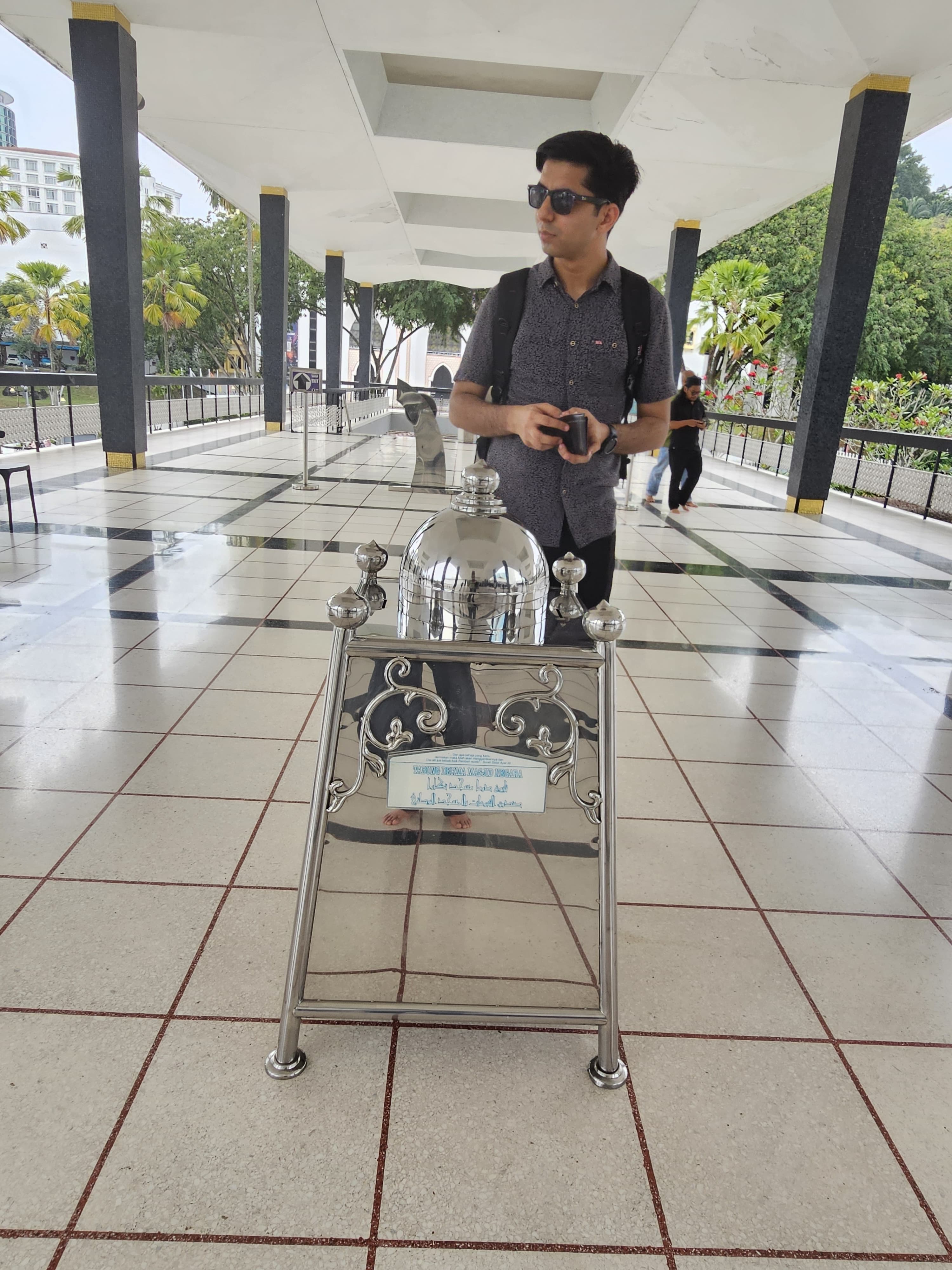 DESAIN: Kotak amal yang enak dipandang.