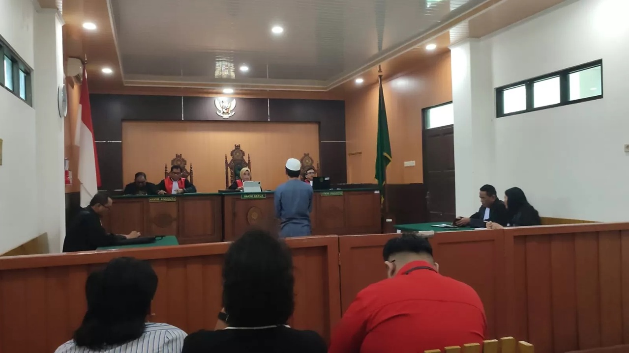 Majelis Hakim Pengadilan Negeri Palangka Raya menjatuhkan vonis bersalah kepada terdakwa Saleh dalam perkara Tindak Pidana Pencucian Uang (TPPU), Rabu (22/1/2026).