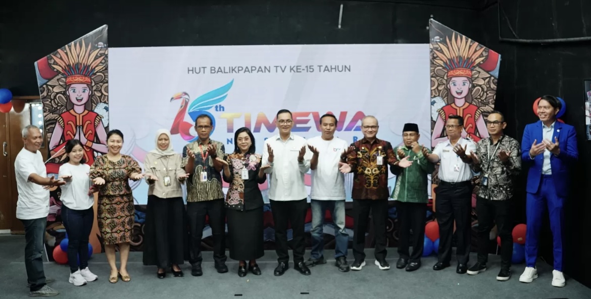 EVENT: Manajemen Balikpapan TV bersama para penerima Award Istimewa Nusantara, Kamis, 22 Januari 2026.