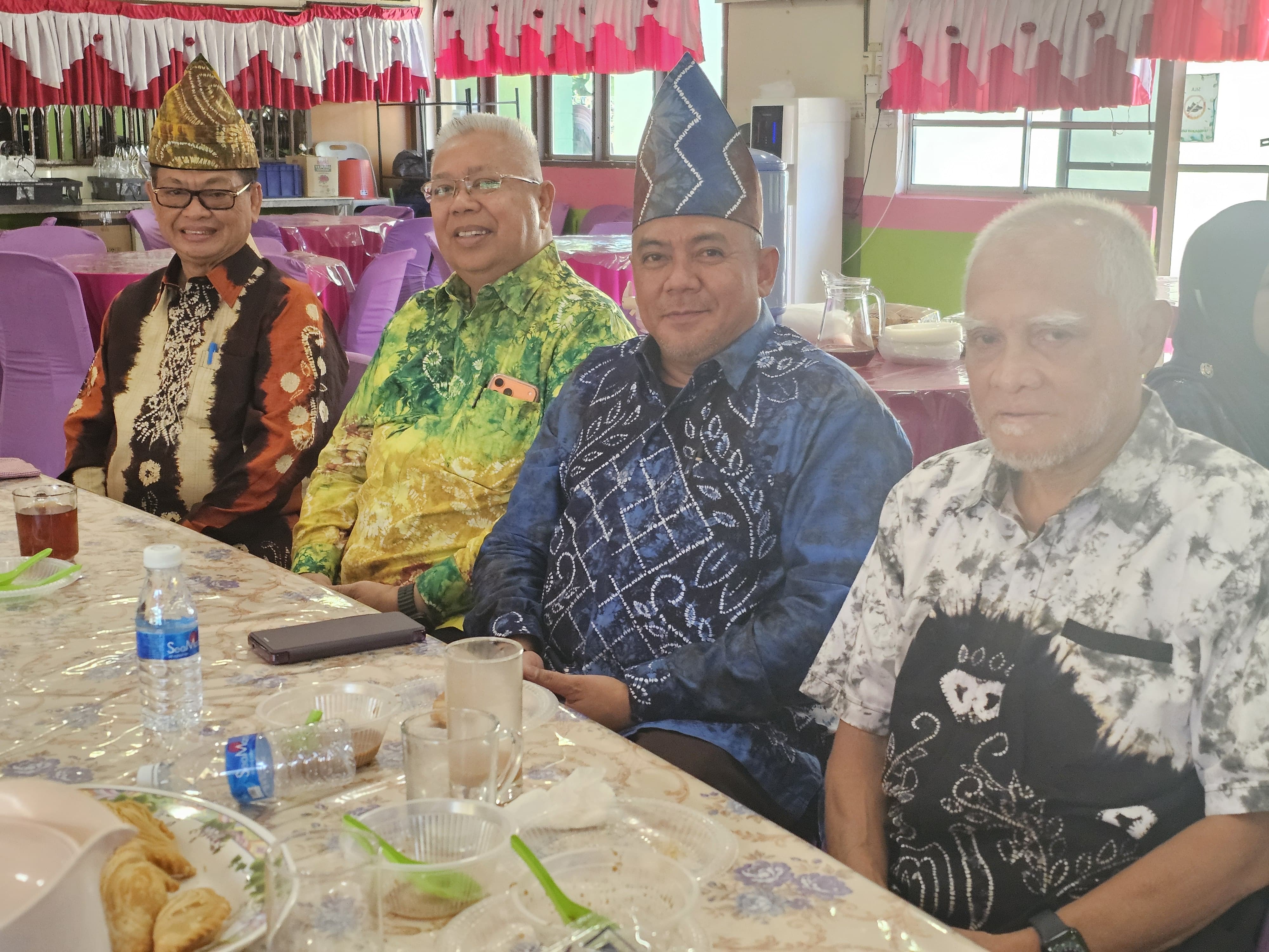 PERERAT: Irianto Lambrie (kiri) saat menghadiri pembukaan Mesyuarat Agung Pertubuhan Banjar Malaysia (PBM), Sabtu, 24 Januari 2026.