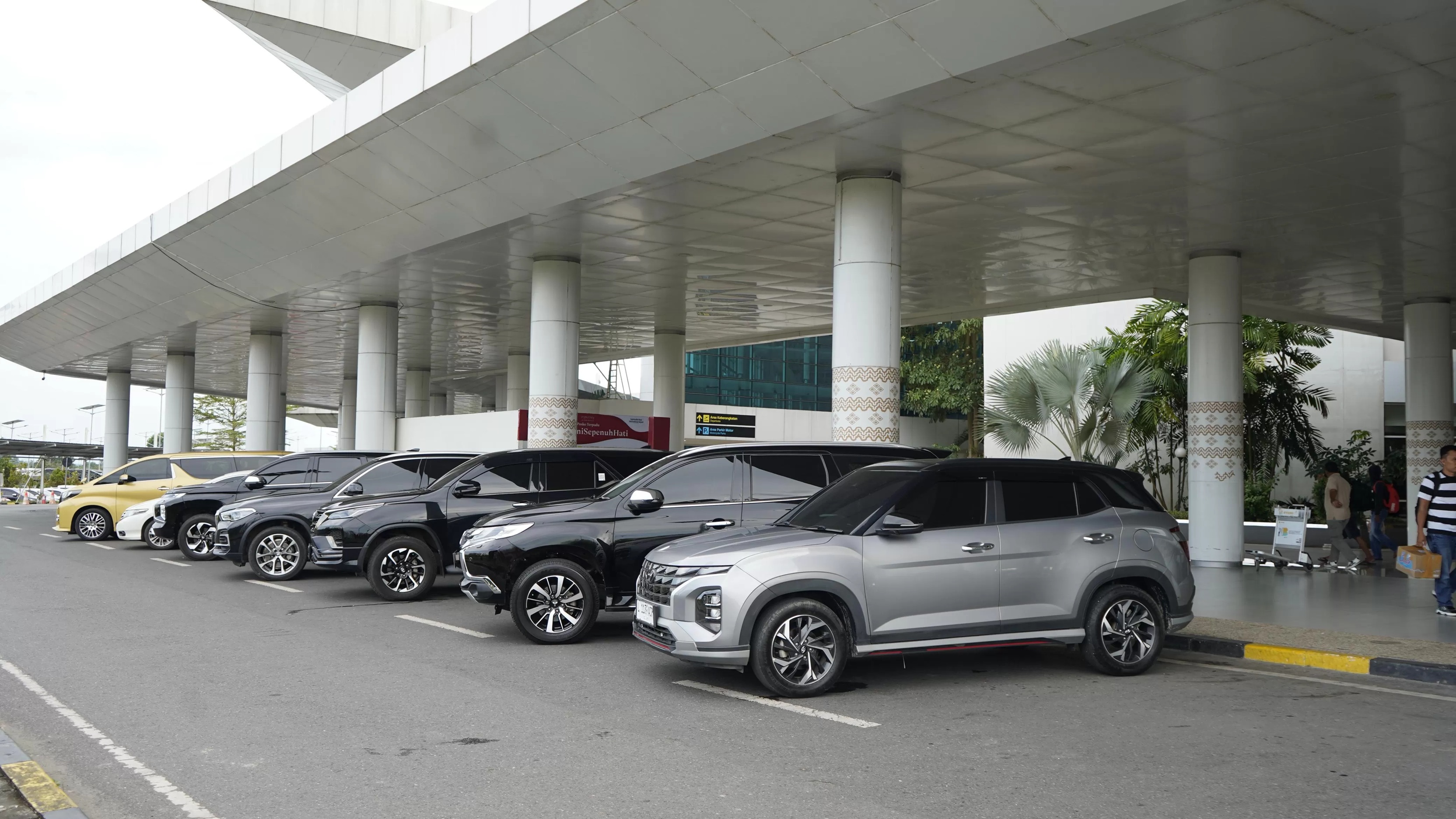 PENJEMPUTAN: Penataan ulang sistem penjemputan penumpang di Bandara Syamsudin Noor sebagai respons atas meningkatnya arus penerbangan dan penumpang.