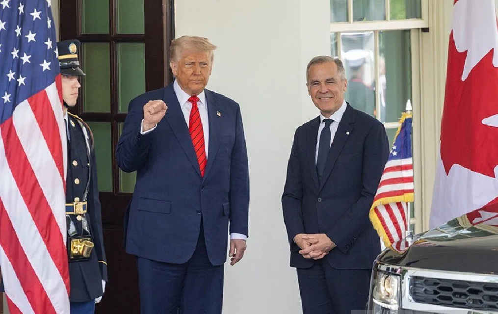 Presiden AS Donald Trump (dua kiri) menyambut Perdana Menteri Kanada Mark Carney (dua kanan) di Gedung Putih di Washington, D.C., Amerika Serikat (6/5/2025).