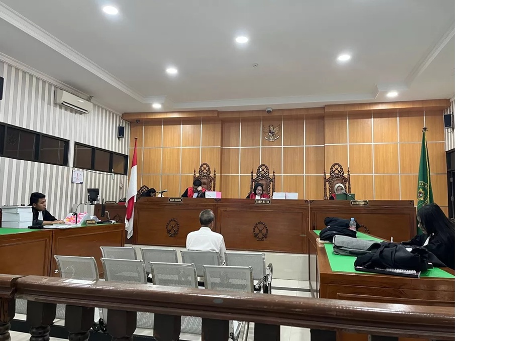 SIDANG: Sabrani mendengarkan putusan majelis hakim Tipikor Samarinda. (IST.)