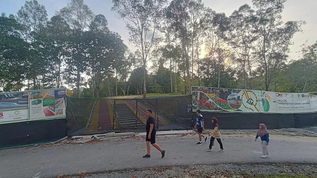 TAMAN TEMATIK: Salah satu kawasan taman di Kebun Raya Bunda Hayati, Tanjung Selor, sedang dalam proses penyelesaian pembangunan. (TASLEE/RADAR TARAKAN)