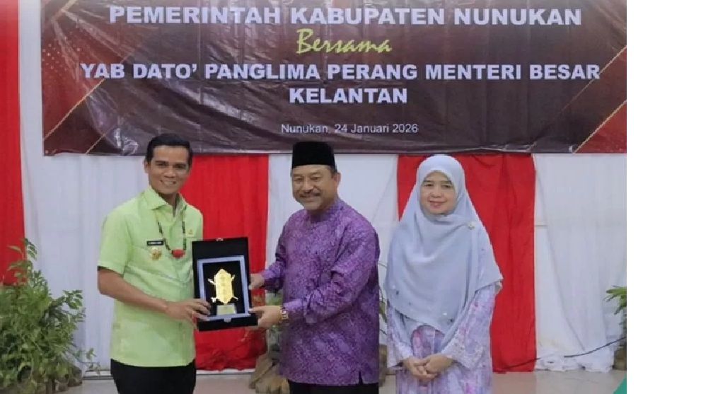 SILATURAHMI : Bupati Nunukan H. Irwan Sabri bersama Menteri Besar Kelantan YAB Dato&rsquo; Panglima Perang Ustadz Datuk Haji Mohammad Nasaruddin bin Haji Daud.