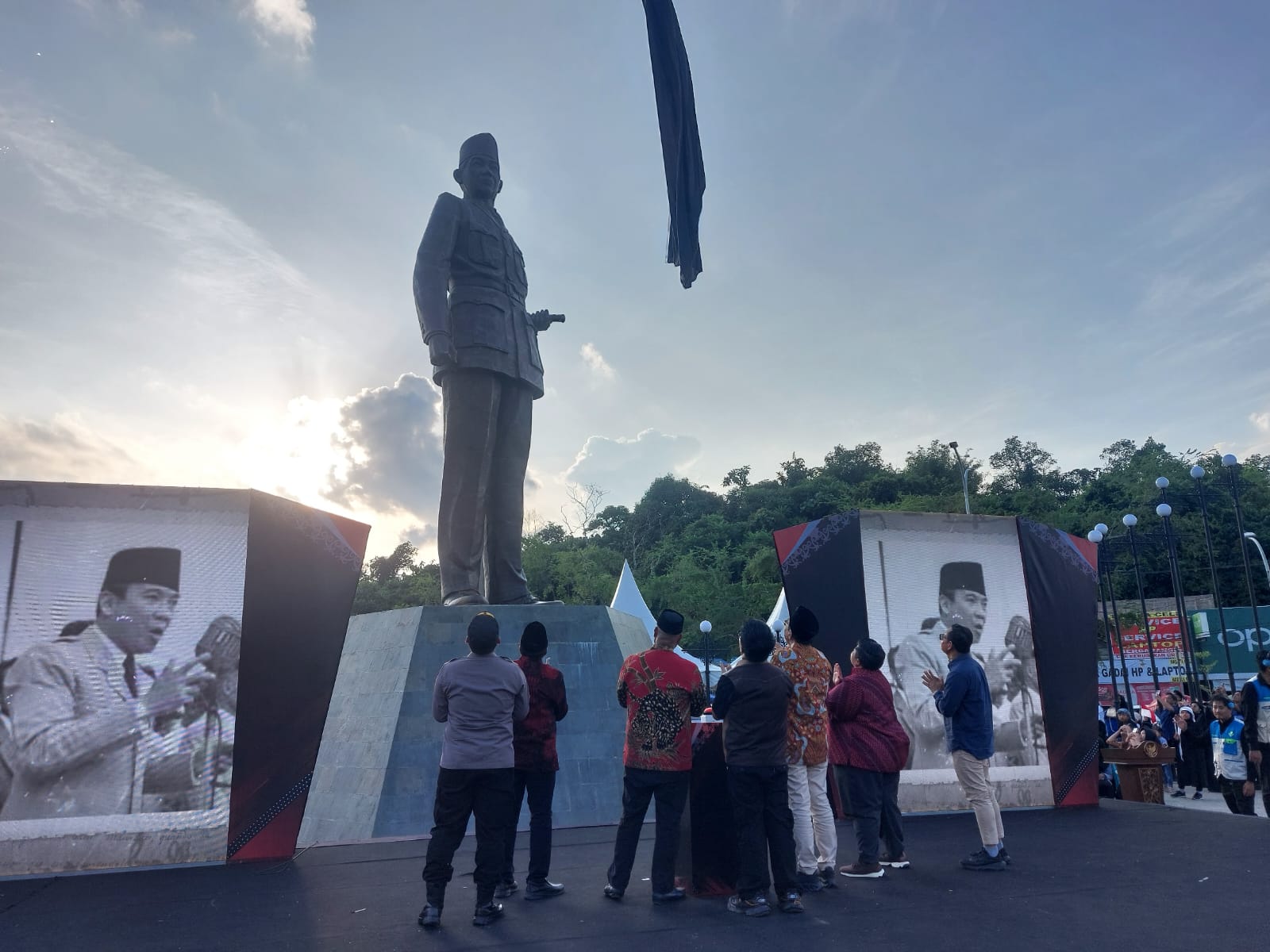 Peresmian patung Soekarno di Ruang Terbuka Hijau Sangasanga (Elmo/Prokal.co)