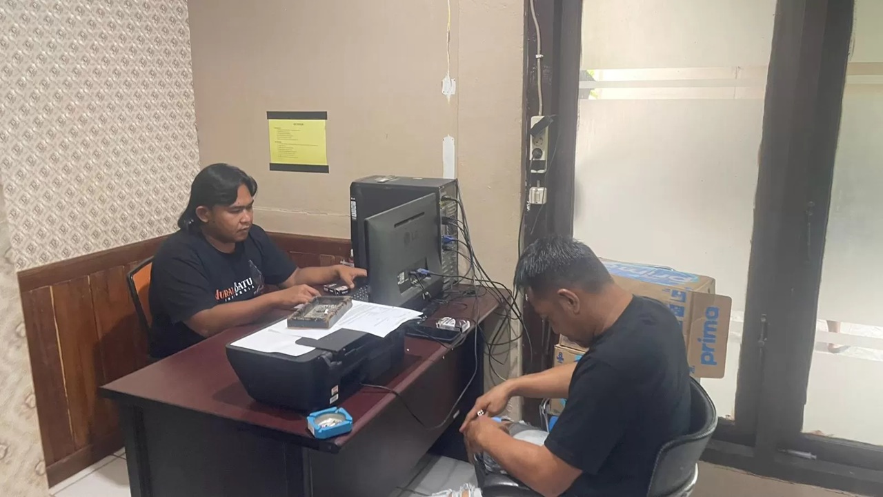 DIPERIKSA: Terduga pelaku pembacokan menjalani pemeriksaan di Mako Polresta Bulungan. (DOK POLRESTA BULUNGAN)