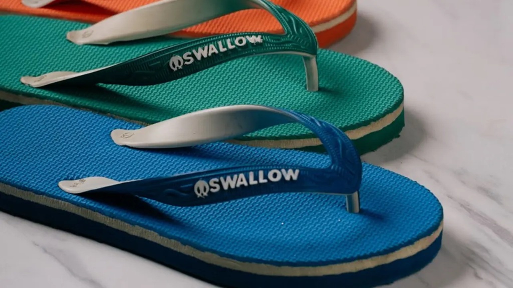 Sendal merek Swallow.