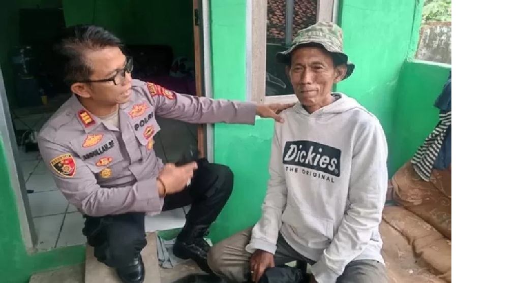 Kabid Humas Polda Metro Jaya Kombes Pol Budi Hermanto menyampaikan permohonan maaf terkait penanganan kasus Suderajat, pedagang es gabus yang sempat dituding menggunakan bahan berbahaya. (KUMPARAN)