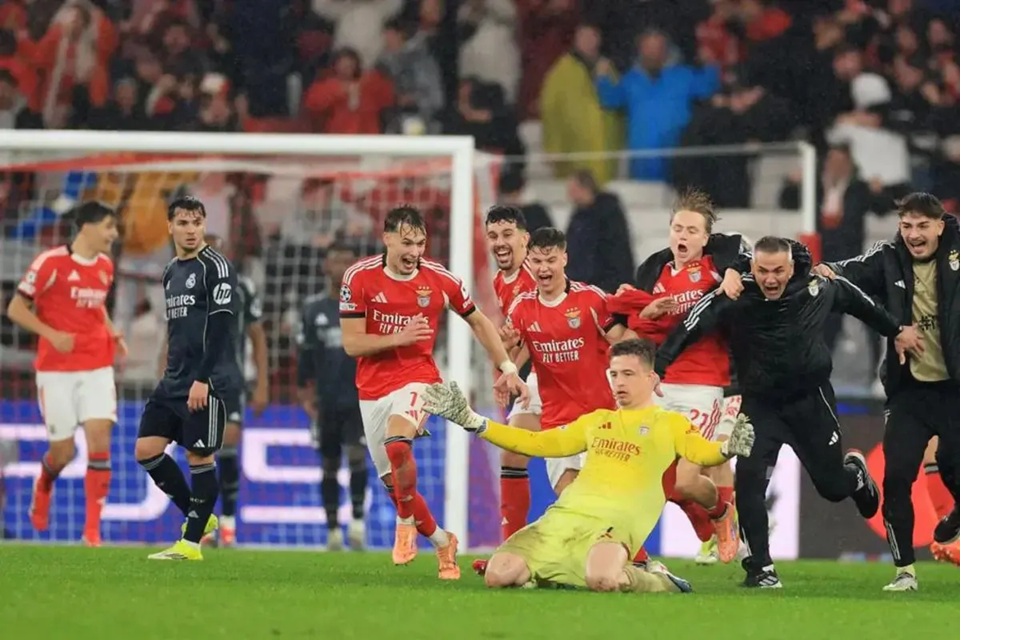 Selebrasi kiper Benfica, Anatoliy Trubin setelah mencetak gol keempat saat melawan Real Madrid di matchday terakhir fase liga Liga Champions 2025/26 di Estadio da Luz pada Kamis (29/1/2026). UEFA.com