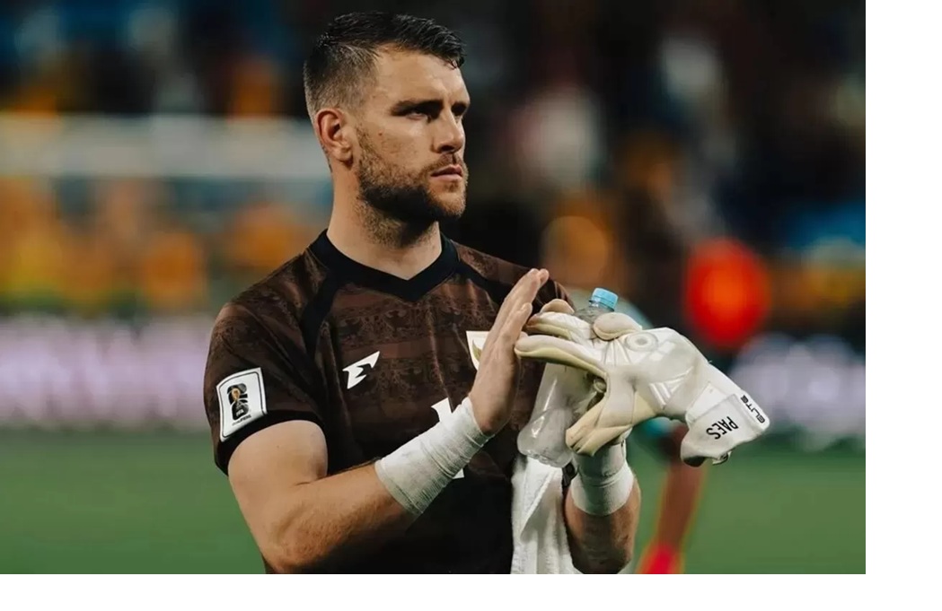 Pindah ke Ajax, Maarten Paes jadi pemain Indonesia pertama di Liga Champions Eropa! (Instagram.com/@maartenpaes)