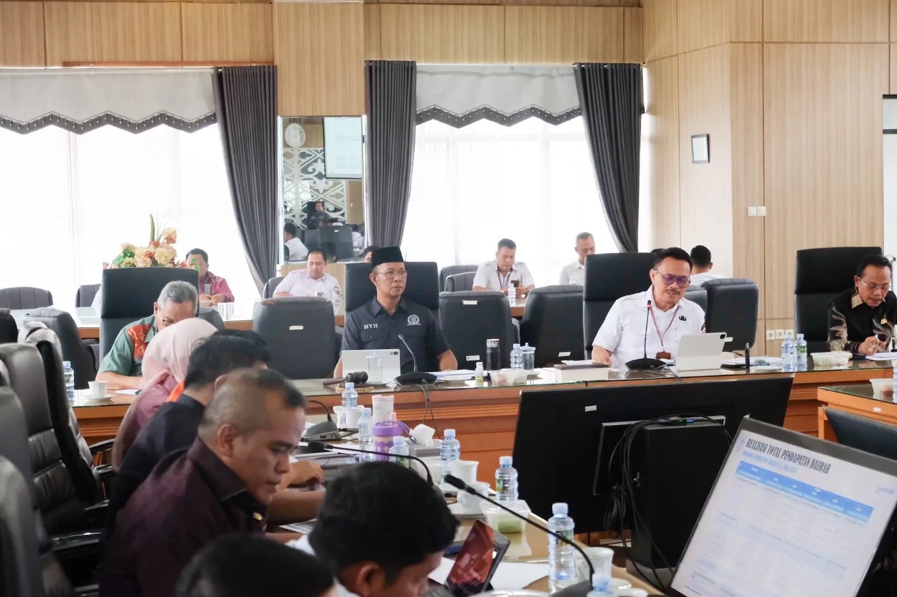 Komisi II DPRD Kalsel rapat bersama Bapenda Kalsel, Rabu (28/1) (Humas DPRD Kalsel)