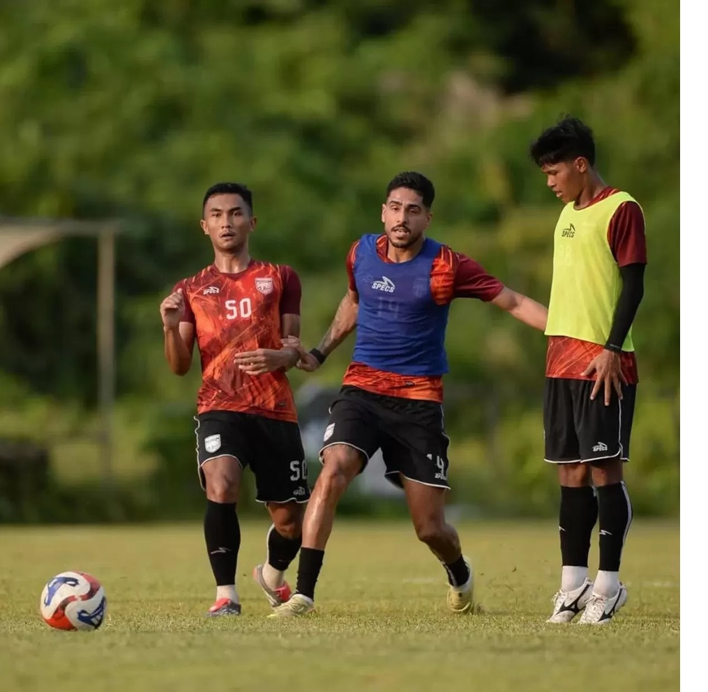 PERSIAPAN: Latihan tim Borneo FC dengan beberapa pemain baru. (KPG.)