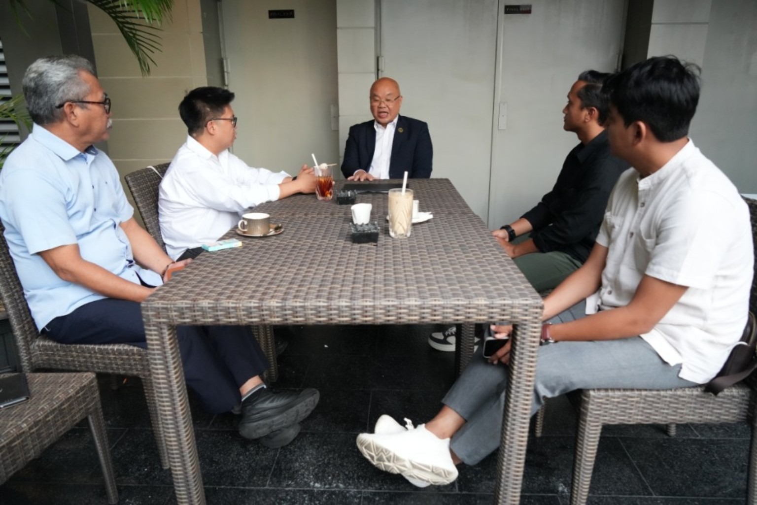 Wabup Kukar Rendi Solihin menemui Ketua Umum APPBI Alphonzus Widjaja (Istimewa)