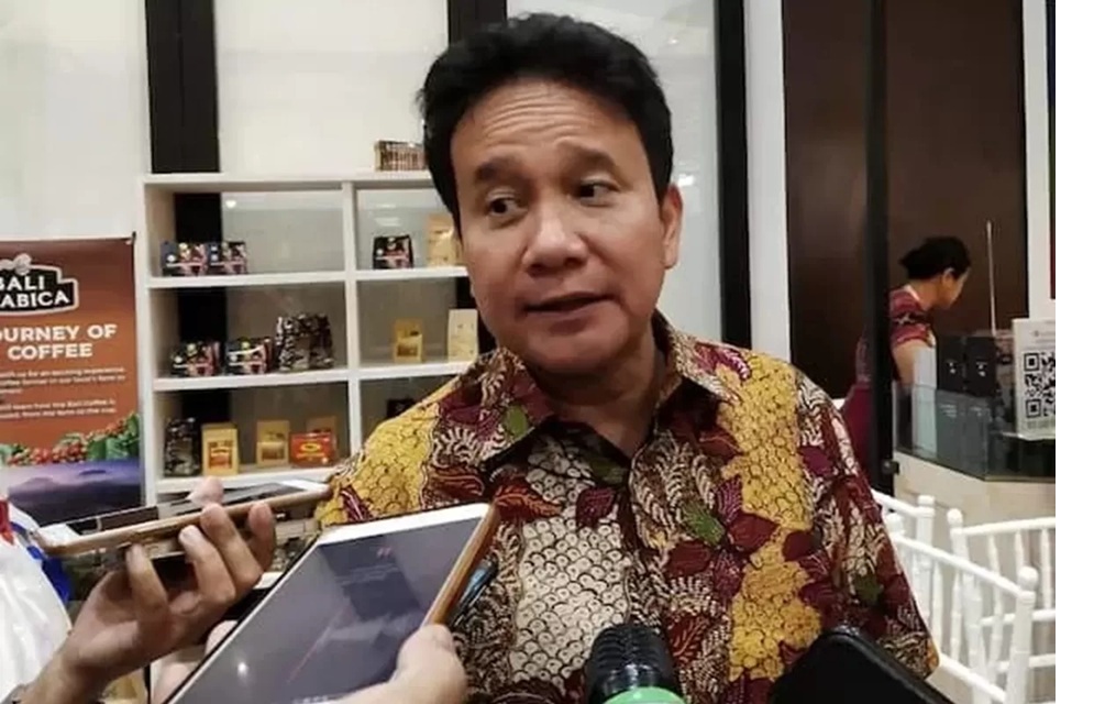 Wakil Ketua Dewan Komisioner Otoritas Jasa Keuangan (OJK) Mirza Adityaswara resmi mengundurkan diri dari jabatannya. (Nurul Fitriana/JawaPos.com)