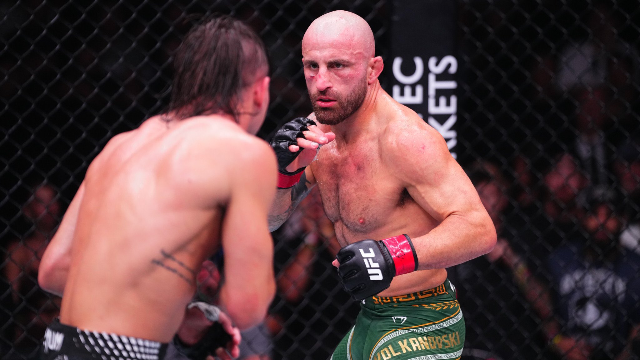 Volkanovski berhadapan dengan Diego Lopes.