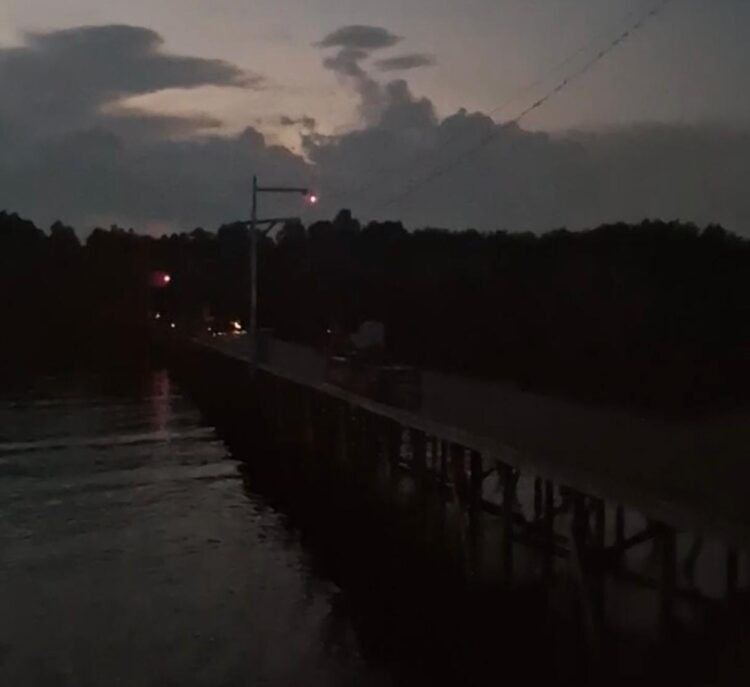 Wisata Mangrove Berbas Pantai.