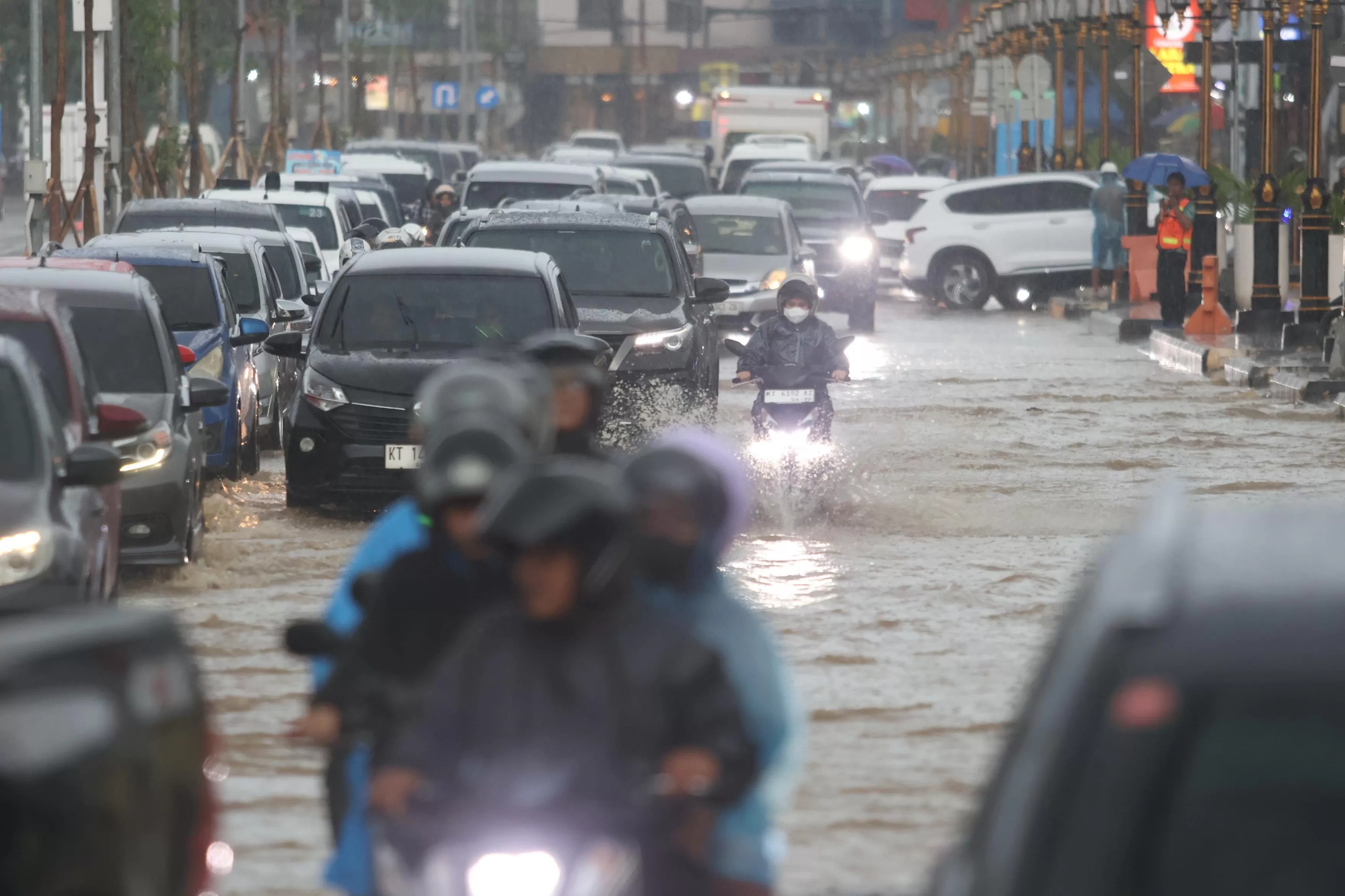 Waspada banjir rob dan angin kencang di kawasan pesisir Kaltim. ANGGI PRADITHA/KP