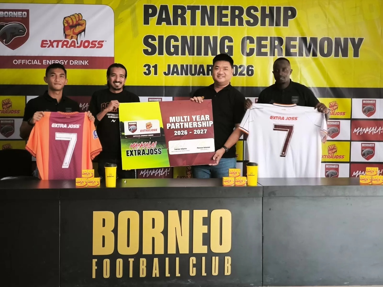 Penandatanganan kerja sama antara Borneo FC dan Extrajoss di Media Center Borneo FC Training Centre Sempaja, Sabtu (31/1/2026)